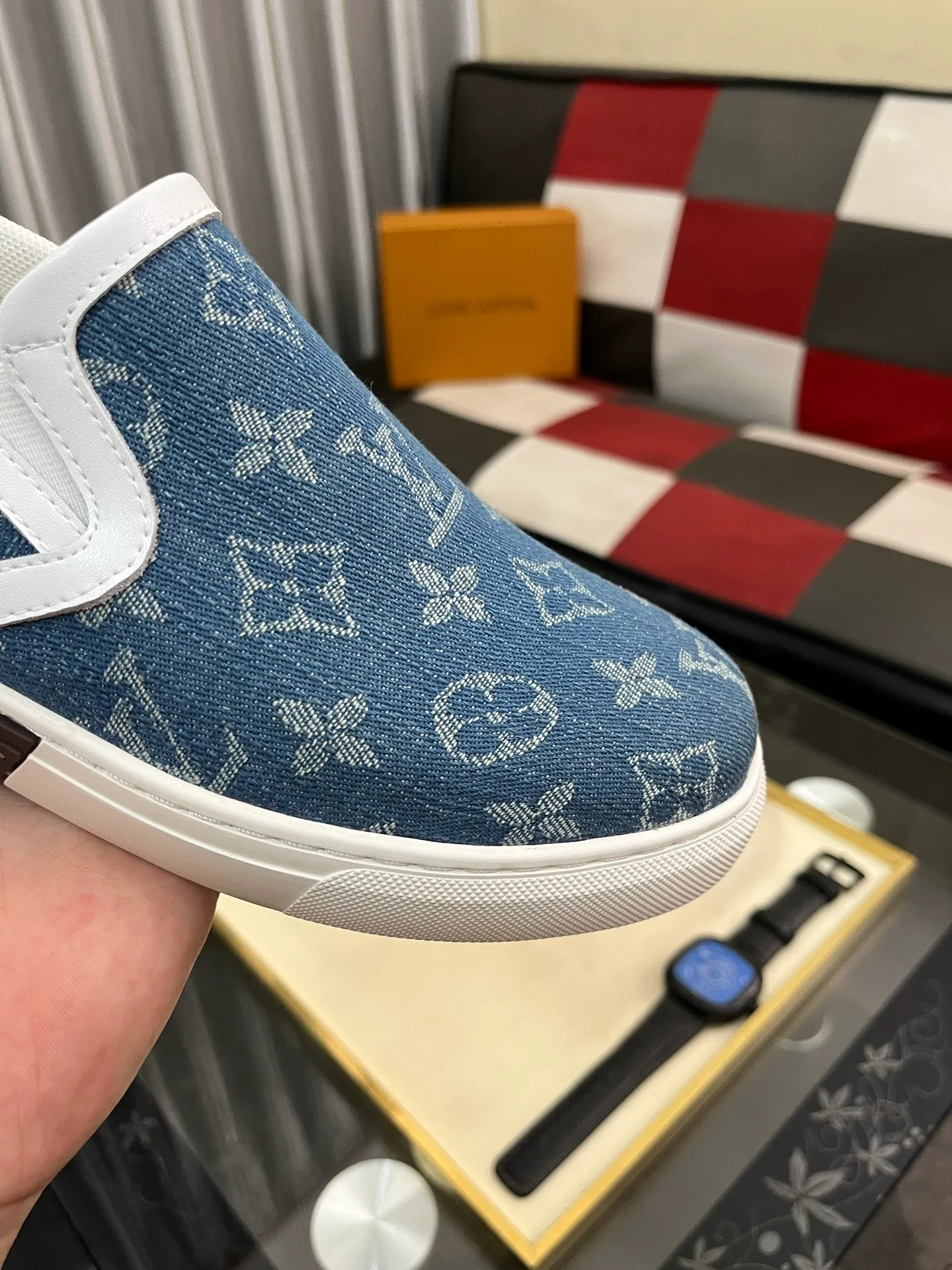 Men's shoes 💰400⌚️⌚️LV's new men's high-end casual sports shoes, using imported first-layer cowhide silk screen printing brand lougou, original ultra-light tpu outsole, wear-resistant and comfortable, Monogram lougou embellished rubber outsole, breathable mesh lining, versatile classic style! Size: 38-442️⃣Colors available